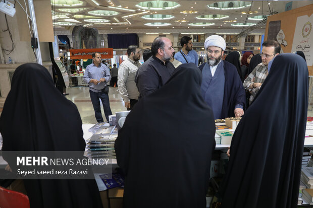 بازدید رئیس سازمان تبلیغات اسلامی از نمایشگاه کتاب 5