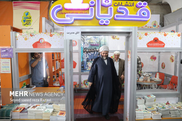 بازدید رئیس سازمان تبلیغات اسلامی از نمایشگاه کتاب 7