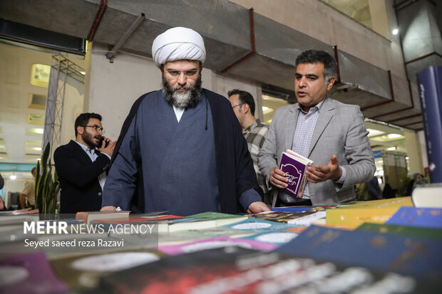 IDO head visits Tehran intl. book fair