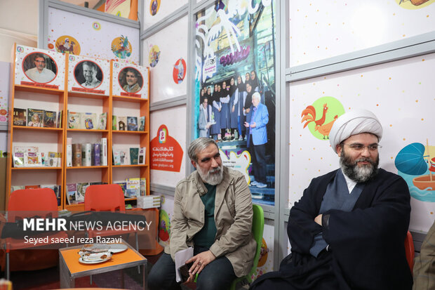 بازدید رئیس سازمان تبلیغات اسلامی از نمایشگاه کتاب 25