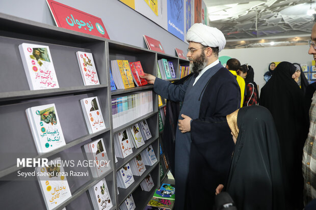 حجت الاسلام محمد قمی رئیس سازمان تبلیغات اسلامی بعدازظهر امروز ۲۵ اردیبهشت ماه ۱۴۰۲ از سی و چهارمین دوره نمایشگاه بین‌المللی کتاب تهران بازدید کرد