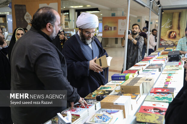 IDO head visits Tehran intl. book fair