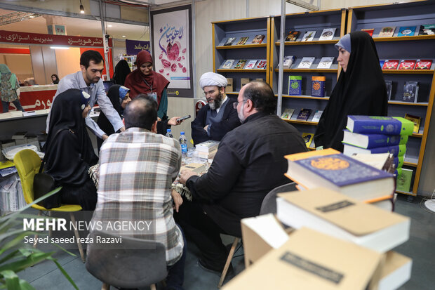 بازدید رئیس سازمان تبلیغات اسلامی از نمایشگاه کتاب 29