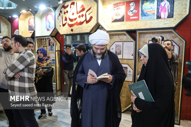 بازدید رئیس سازمان تبلیغات اسلامی از نمایشگاه کتاب 30