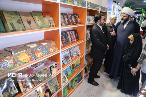 بازدید رئیس سازمان تبلیغات اسلامی از نمایشگاه کتاب 31