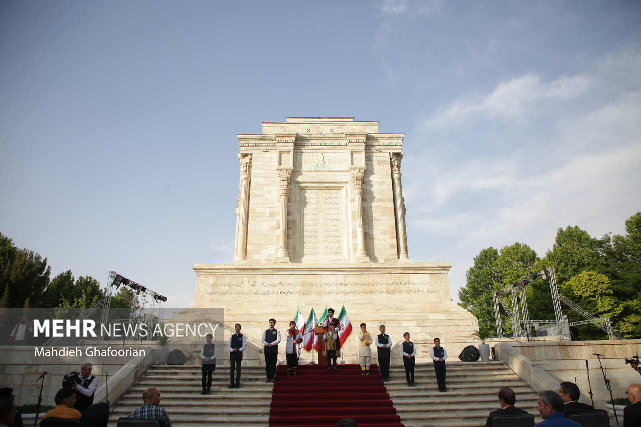شاهنامه، رنگین کمان اقوام و زبانهای ایران