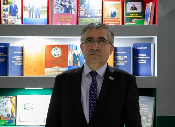 عرضه ۳۰۰عنوان کتاب توسط هیات تاجیکی در نمایشگاه کتاب تهران