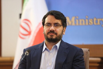 وزير الطرق الإيراني يؤكد على احياء طريق الحرير الدولي
