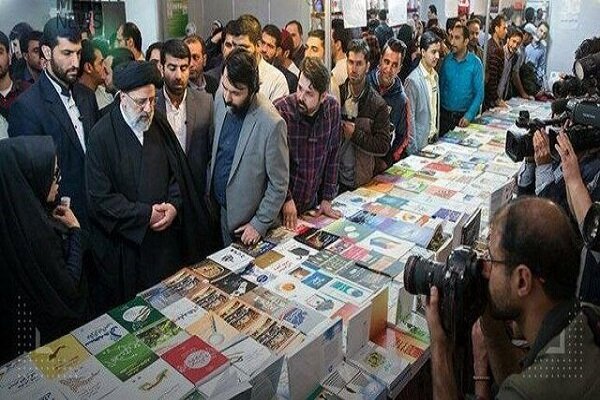 Cumhurbaşkanı Reisi Tahran Kitap Fuarı'nı ziyaret etti