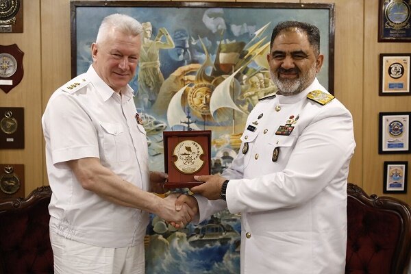 Amiral İrani, Rusya Deniz Güçleri Komutanı ile görüştü