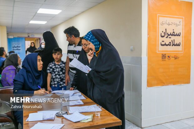 فعالیت گروه جهادی سفیران سلامت در قم