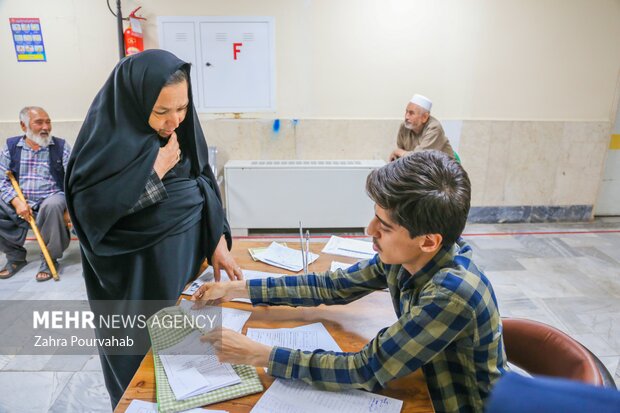 فعالیت گروه جهادی سفیران سلامت در قم