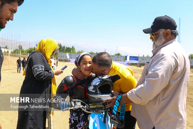 اولین مرحله مسابقات موتور کراس بانوان چهارشنبه ۲۷ اردیبهشت ۱۴۰۲ در پیست بین المللی آزادی برگزار شد