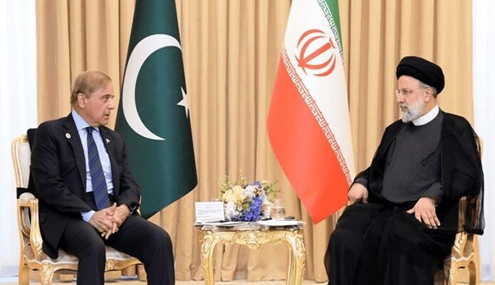 Iranian president, Pakistani PM to hold informal meeting