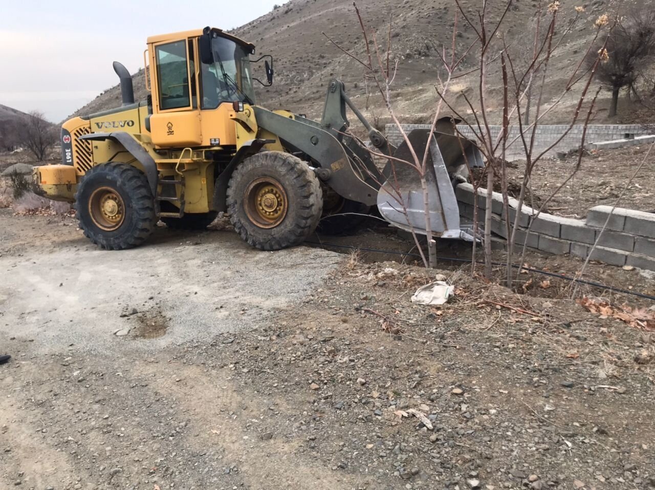 تخریب ۵ بنای غیرمجاز در اراضی کشاورزی بوئین زهرا