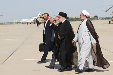 ایرانی صدر آیت اللہ رئیسی صوبہ سیستان و بلوچستان پہنچ گئے/ پاک ایران سرحدی مارکیٹ کا افتتاح کریں گے