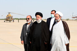 Raeisi arrives in Sistan and Baluchestan to open projects