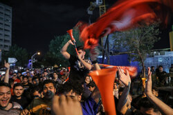 جشن و شادی طرفداران تیم پرسپولیس درخیابان پس از قهرمانی