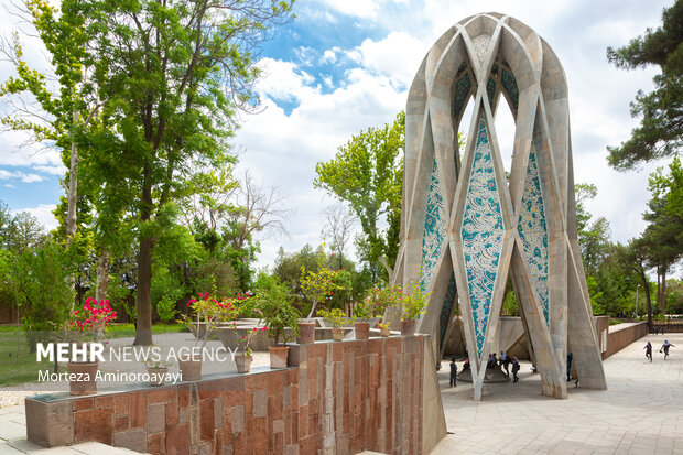 Bugün İranlı şair Hayyam'ı Anma Günü