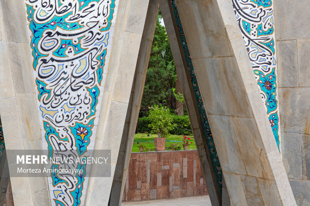 Bugün İranlı şair Hayyam'ı Anma Günü