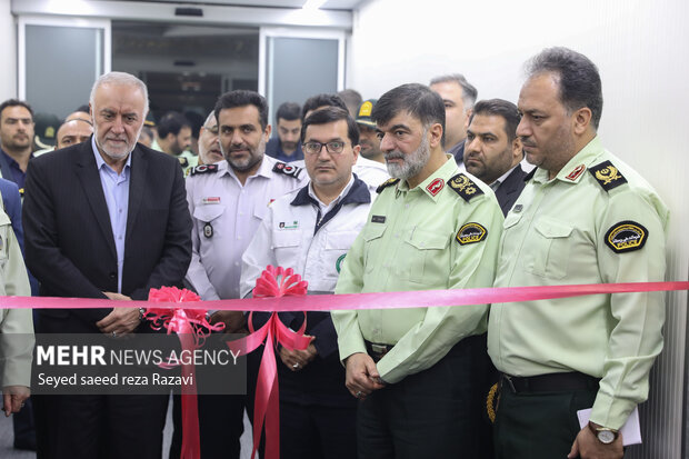 آیین بهره برداری مرکز فوریت‌های پلیسی ۱۱۰ صبح امروز پنج شنبه ۲۸ اردیبهشت ماه ۱۴۰۲ با حضور سردار احمدرضا رادان فرمانده کل انتظامی کشور، علیرضا فخاری استاندار تهران، در ستاد فرماندهی انتضامی تهران بزرگ افتتاح شد