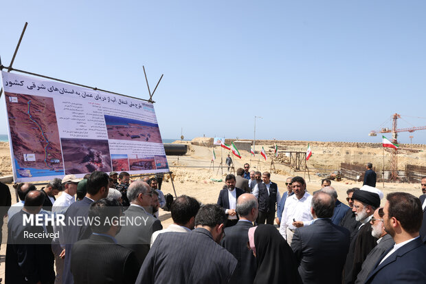 آغاز عملیات لوله‌گذاری انتقال آب دریای عمان به شرق کشور