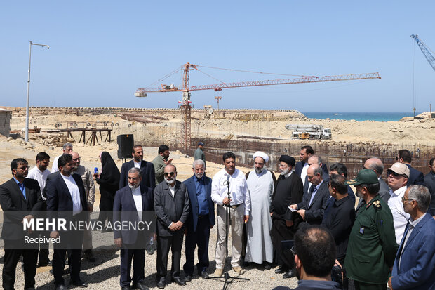 آغاز عملیات لوله‌گذاری انتقال آب دریای عمان به شرق کشور