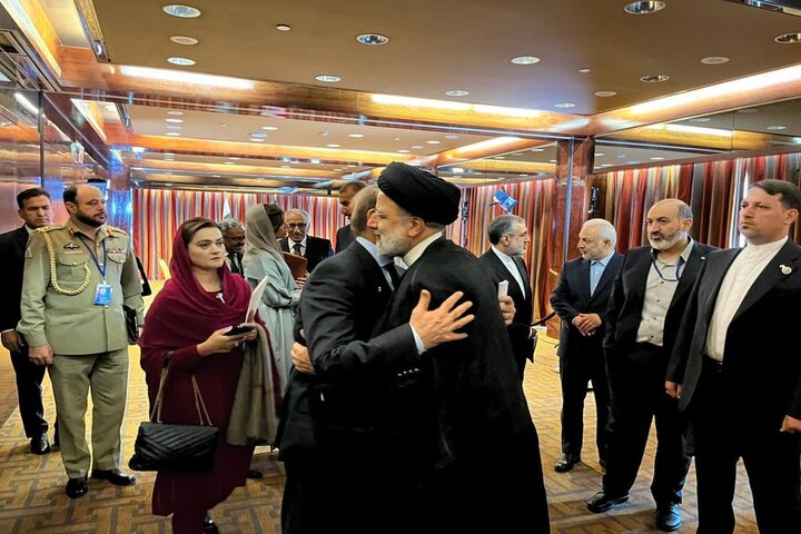 ایرانی صدر کی جانب سے پاکستانی وزیراعظم کا استقبال 