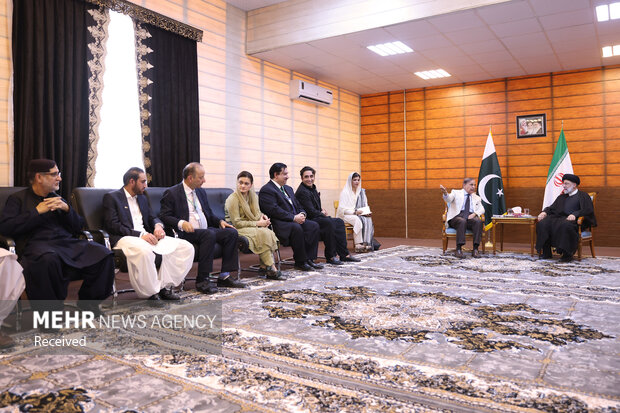 دیدار نخست وزیر پاکستان با دکتر رئیسی