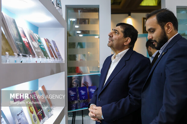 بازدید محمد مخبر از سی و چهارمین نمایشگاه بین المللی کتاب تهران