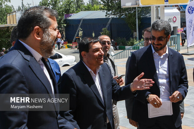 محمد مخبر معاون اول رییس جمهور امروز پنجشنبه ۲۸ اردیبهشت ۱۴۰۲  از سی و چهارمین نمایشگاه بین المللی کتاب تهران بازدید کرد
