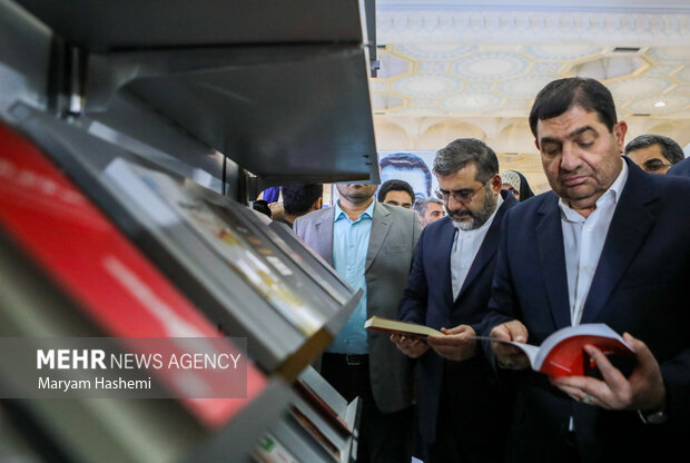 بازدید محمد مخبر از سی و چهارمین نمایشگاه بین المللی کتاب تهران 11