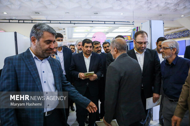 بازدید محمد مخبر از سی و چهارمین نمایشگاه بین المللی کتاب تهران 14