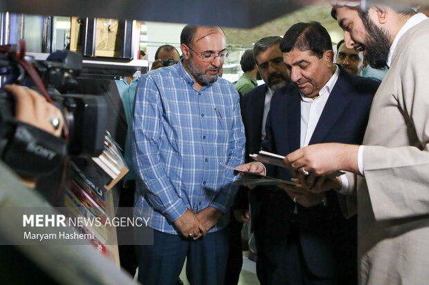 محمد مخبر معاون اول رییس جمهور امروز پنجشنبه ۲۸ اردیبهشت ۱۴۰۲  از سی و چهارمین نمایشگاه بین المللی کتاب تهران بازدید کرد