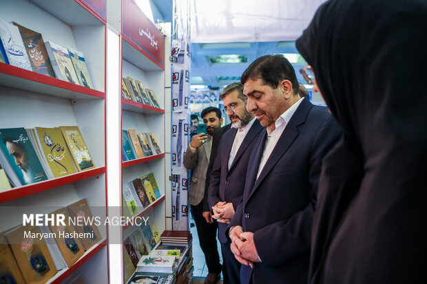بازدید محمد مخبر از سی و چهارمین نمایشگاه بین المللی کتاب تهران 23