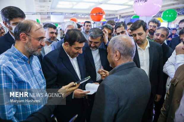 بازدید محمد مخبر از سی و چهارمین نمایشگاه بین المللی کتاب تهران 22