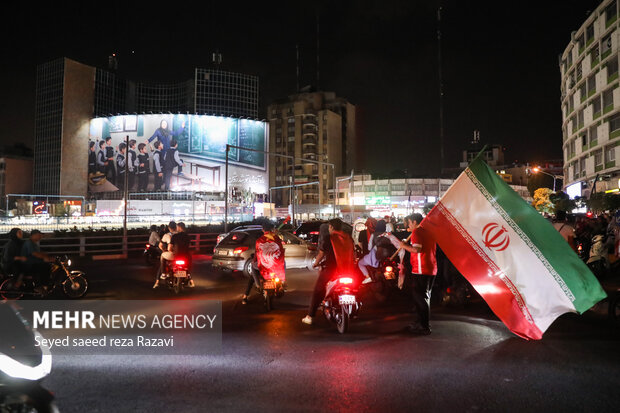 Persepolis fans celebrate wining IPL title by their team