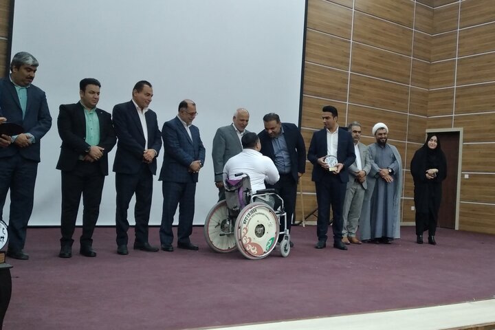 پیشکسوتان و نخبگان ورزشی گناوه تجلیل شدند