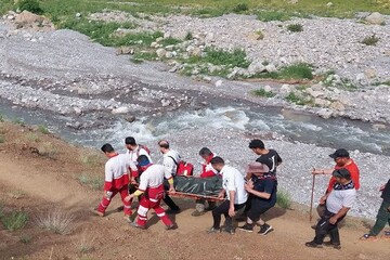 گرفتار شدن ۷ گردشگر در تونل برفی ازنا/ یک نفر فوت شد