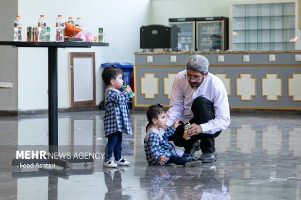 مراسم جایزه ملی جوانی جمعیت با حضور محمد مخبر معاون اول رئیس جمهور، محمدمهدی اسماعیلی وزیر ارشاد، سید حمید سجادی وزیر ورزش و جوانان و بهرام عین‌اللهی وزیر بهداشت صبح روز شنبه ۳۰ اردیبهشت ۱۴۰۲ در تالار وحدت برگزار شد.