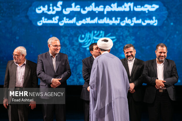  محمد مخبر معاون اول رئیس جمهور، محمدمهدی اسماعیلی وزیر ارشاد، و بهرام عین‌اللهی وزیر بهداشت در مراسم جایزه ملی جوانی جمعیت حضور دارند
