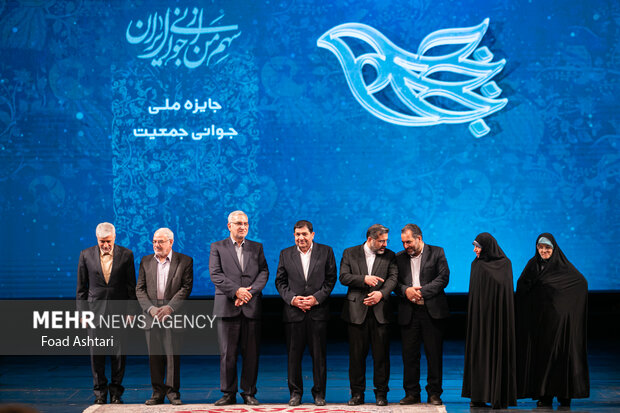 مراسم جایزه ملی جوانی جمعیت با حضور محمد مخبر معاون اول رئیس جمهور، محمدمهدی اسماعیلی وزیر ارشاد، سید حمید سجادی وزیر ورزش و جوانان و بهرام عین‌اللهی وزیر بهداشت صبح روز شنبه ۳۰ اردیبهشت ۱۴۰۲ در تالار وحدت برگزار شد.