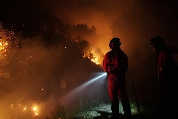 تخلیه اهالی چند روستا به دلیل آتش سوزی جنگل های غرب اسپانیا