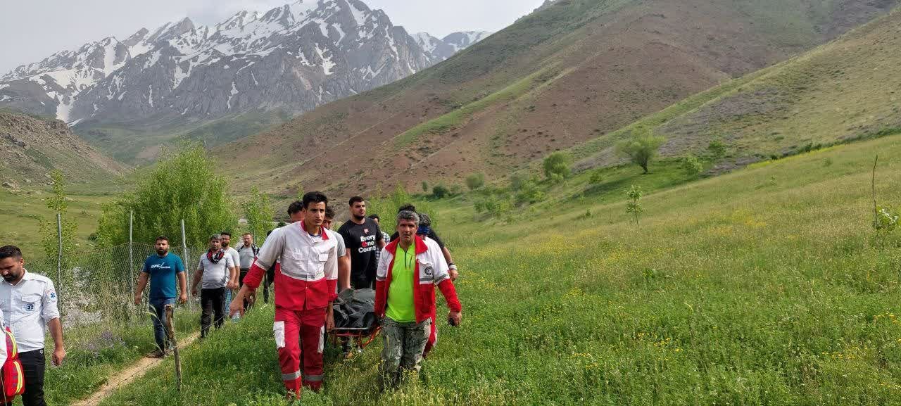 گرفتار شدن ۷ گردشگر در تونل برفی ازنا/ یک نفر فوت شد