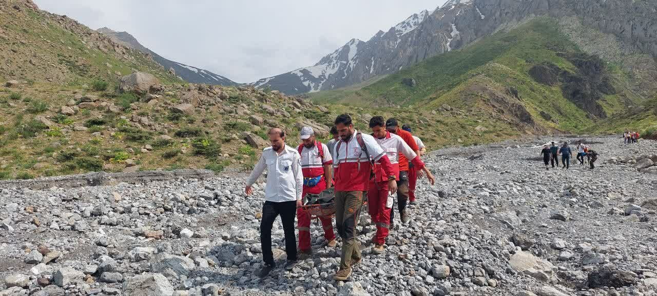 گرفتار شدن ۷ گردشگر در تونل برفی ازنا/ یک نفر فوت شد