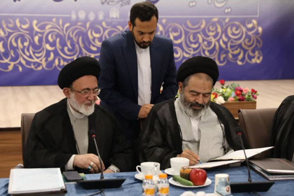 قرائت بیانیه ۹ بندی دراجلاسیه آستان‌های مقدس و بقاع متبرکه ایران 