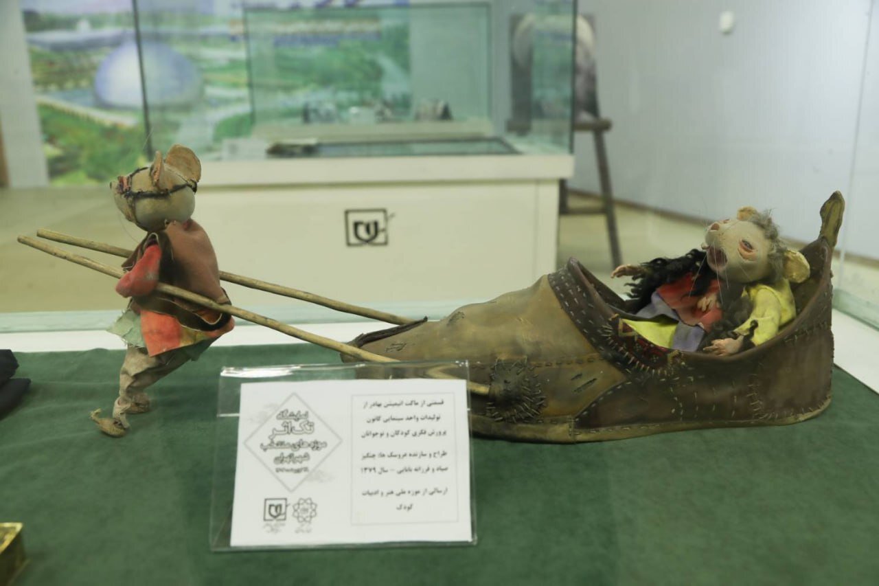 نمایش تک اثر از 25 موزه / از کیسه بیت المال تا عینک شهید مطهری 3