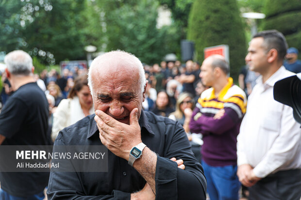 مراسم تشییع پیکر رضا حداد صبح روز یکشنبه 31 اردیبهشت 1402 در خانه هنرمندان برگزار شد