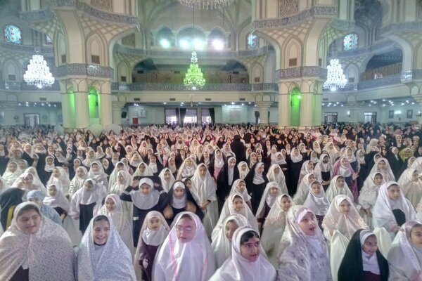ایران، 4 ہزار بچیوں کی موجودگی میں جشن میلاد حضرت فاطمہ معصومہؑ کا انعقاد