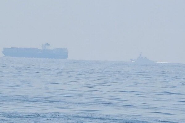 تصاویری از رصد ناو «پل همیلتون» در تنگه هرمز